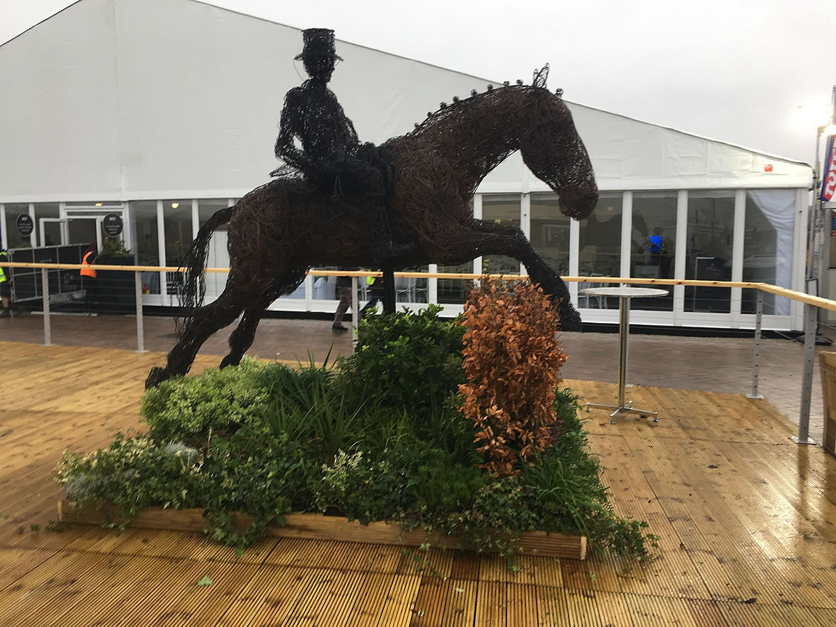 Latest sculpture in copper wire to be exhibited at last week's Cheltenham Races
